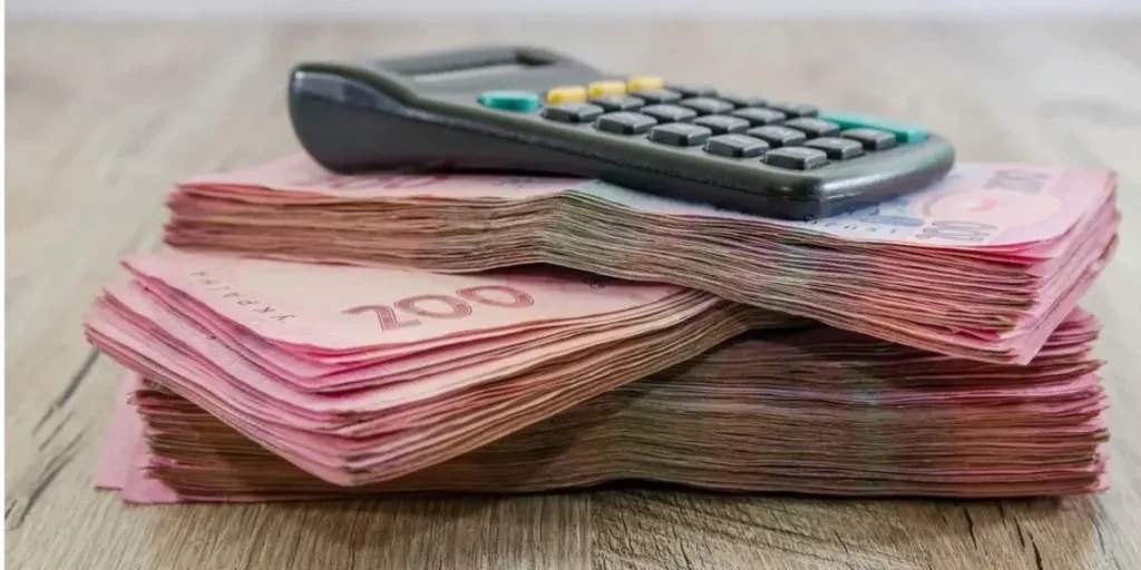Середня пенсія в Україні перевищила 7,2 тисячі гривень: скільки людей отримують виплати